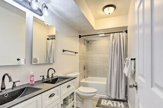 6832 Woodmeadow Dr in Toledo, OH - Building Photo - Building Photo