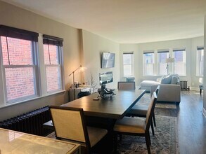 1827 Gunderson Ave in Berwyn, IL - Building Photo - Building Photo