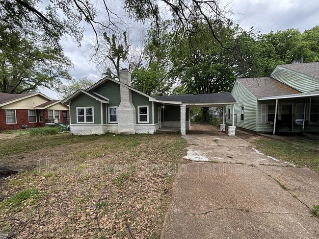 property at 882 Maple Dr