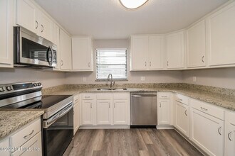 9904 Moss Side Ln in Jacksonville, FL - Building Photo - Building Photo