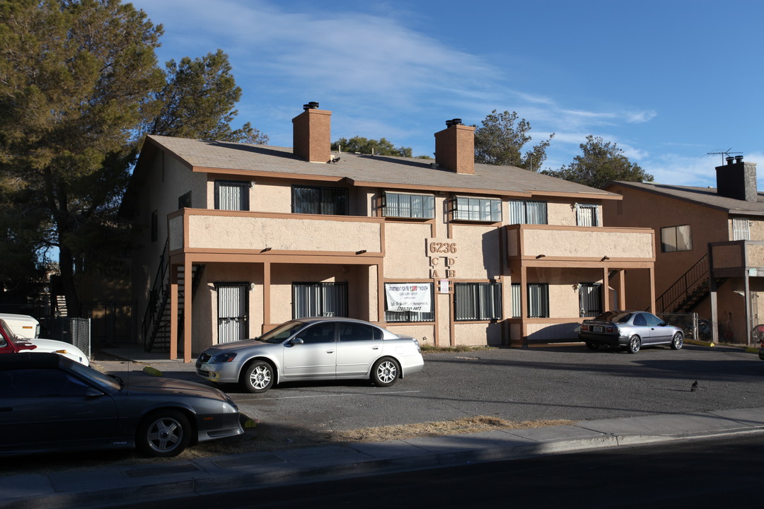 Sierra Oeste in Las Vegas, NV - Building Photo