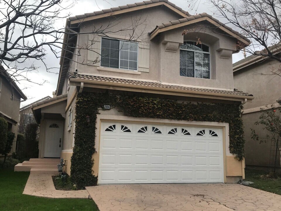 2904 Capella Way in Thousand Oaks, CA - Building Photo