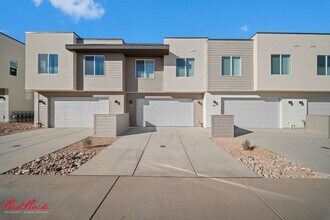 895 W Boxthorn Dr in Saint George, UT - Building Photo - Building Photo