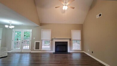 1061 Sharon Pl in Watkinsville, GA - Foto de edificio - Building Photo