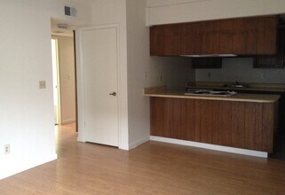 1014 Clinton Rd in Sacramento, CA - Building Photo - Building Photo