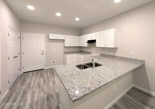 2532 N Davis St in Jacksonville, FL - Building Photo - Building Photo