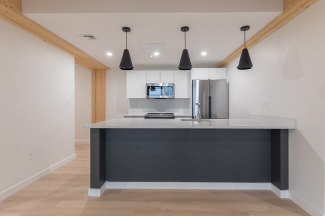 11 E Lenox St, Unit 2 in Boston, MA - Building Photo - Building Photo