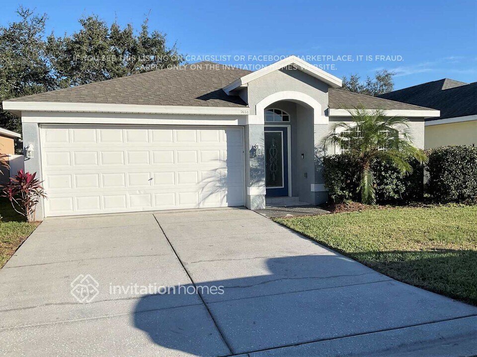 7653 Prospect Hill Cir in New Port Richey, FL - Foto de edificio