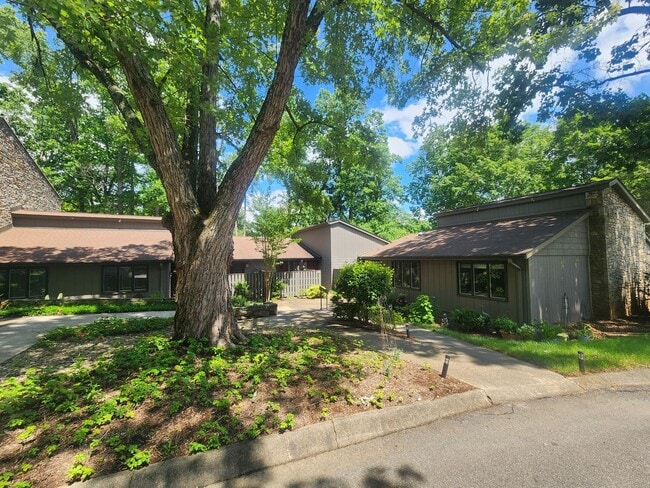 205 Crowfields Dr