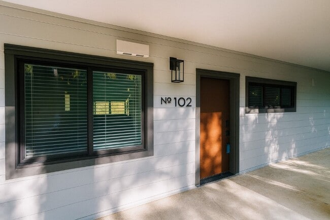 130 105th Ave SE in Bellevue, WA - Building Photo - Building Photo