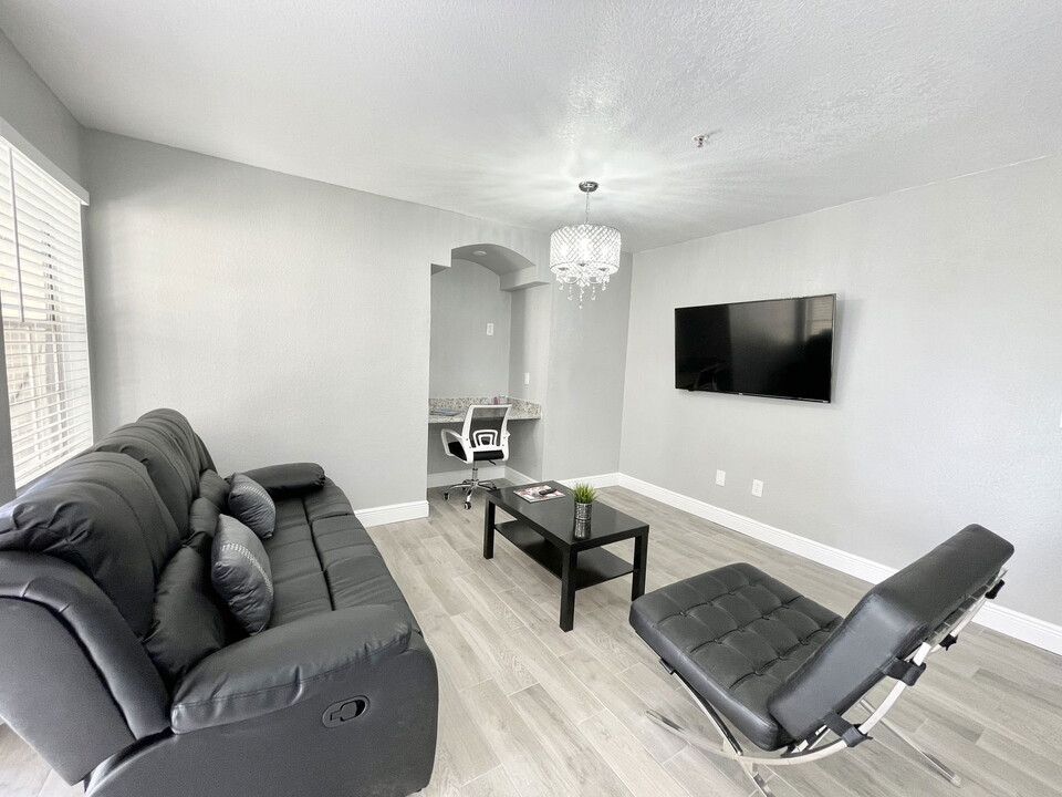 7210 Westpointe Blvd in Orlando, FL - Building Photo