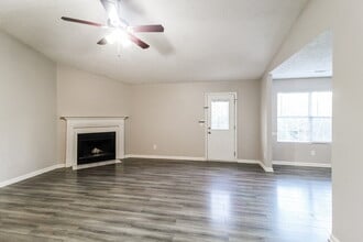 39 Fairview Dr in Newnan, GA - Foto de edificio - Building Photo