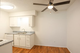 Garden Pines in Wichita, KS - Foto de edificio - Interior Photo