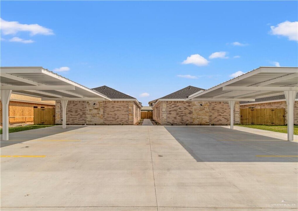 2804 E Israel Ave in Alton, TX - Building Photo