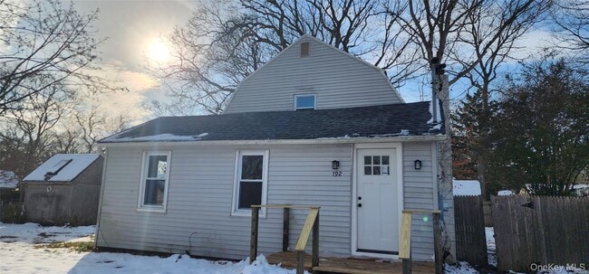 192 Cypress Dr in Mastic Beach, NY - Building Photo - Building Photo