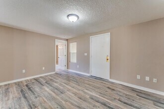 231 S Gordon Ave in Wichita, KS - Building Photo - Building Photo