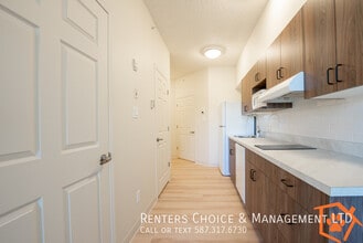 SENIOR LIVING IN THE EDWARDS ,First Floor Bachelor Suite in Lethbridge, AB - Building Photo - Building Photo