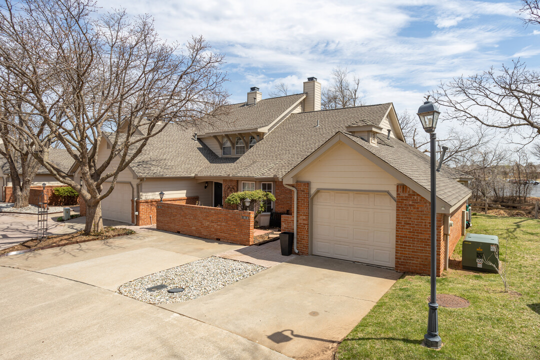 11800 Red Oak Way in Oklahoma City, OK - Foto de edificio