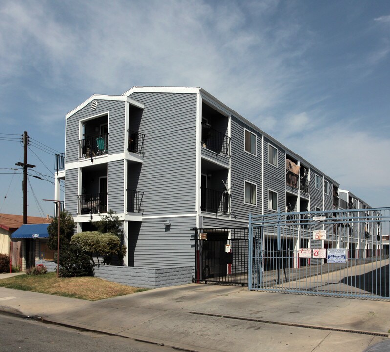13630 Doty Ave in Hawthorne, CA - Foto de edificio