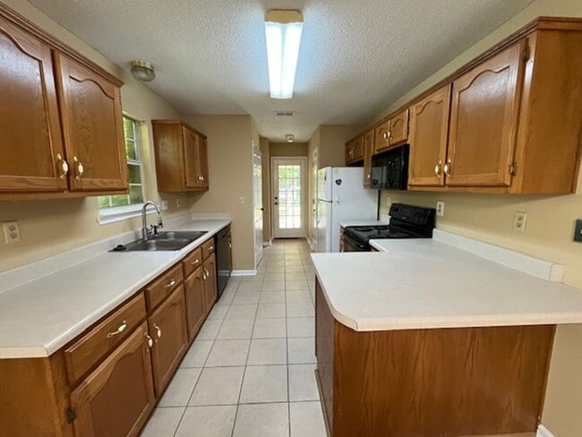 5586 Steffani Dr in Southaven, MS - Building Photo - Building Photo