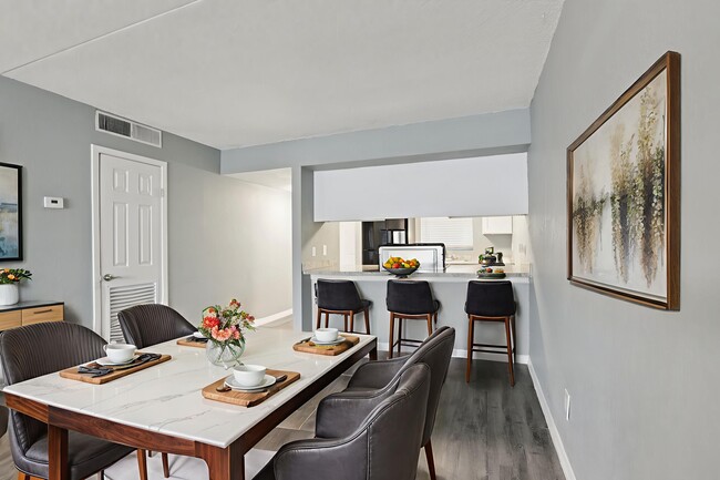 Bella Mar Apartment Homes in Tampa, FL - Building Photo - Building Photo