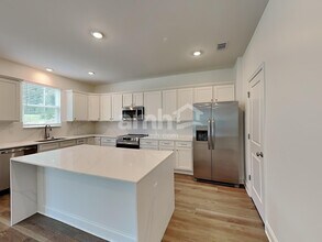 213 Chase Ln in Mcdonough, GA - Foto de edificio - Building Photo