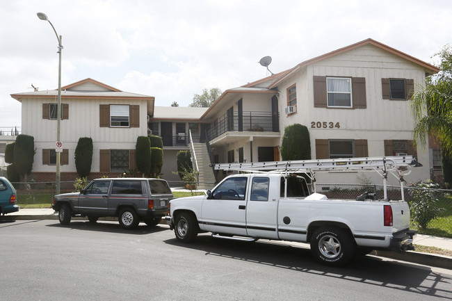 20534 Hartland St in Winnetka, CA - Building Photo - Building Photo