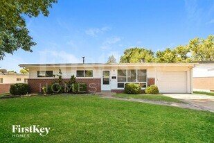 335 St Edward Ln in Florissant, MO - Building Photo