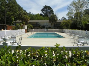 Castlewood Apartments in Valdosta, GA - Building Photo - Building Photo