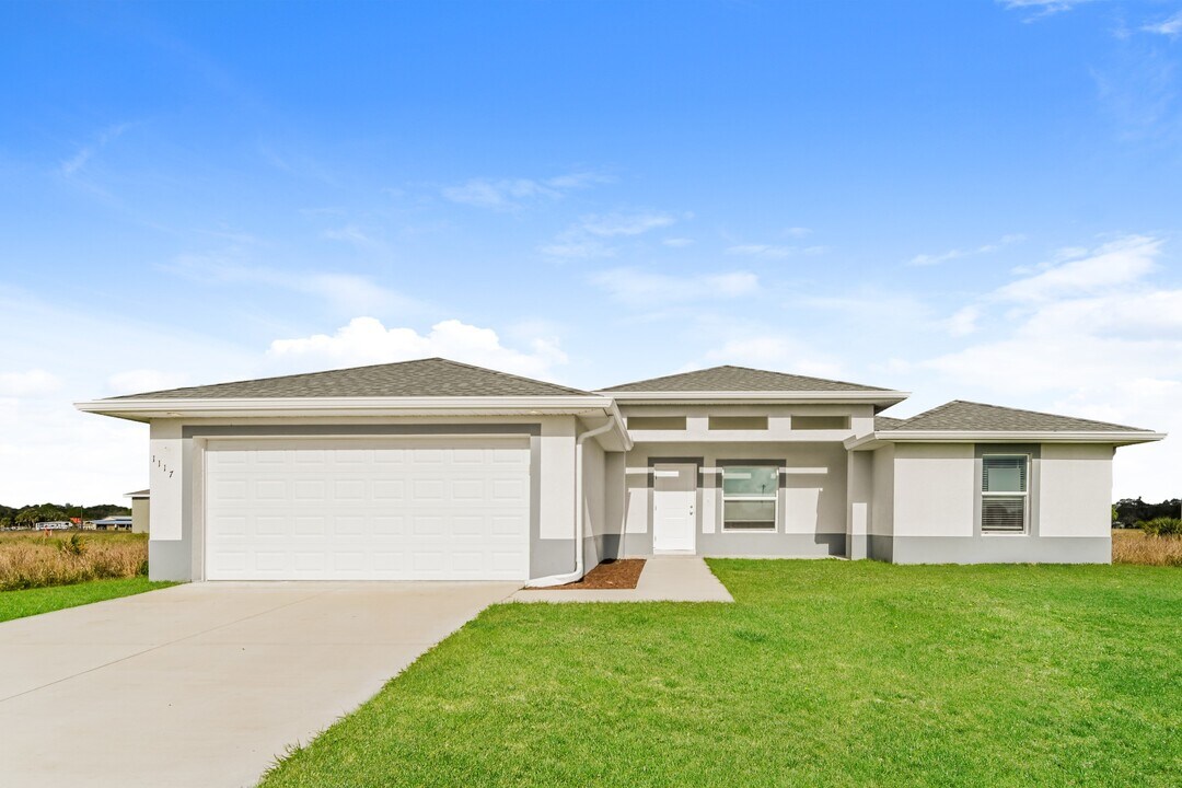 1611 Inwood Rd in La Belle, FL - Building Photo