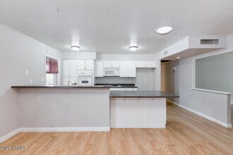 1722 E Broadmor Dr in Tempe, AZ - Building Photo - Building Photo