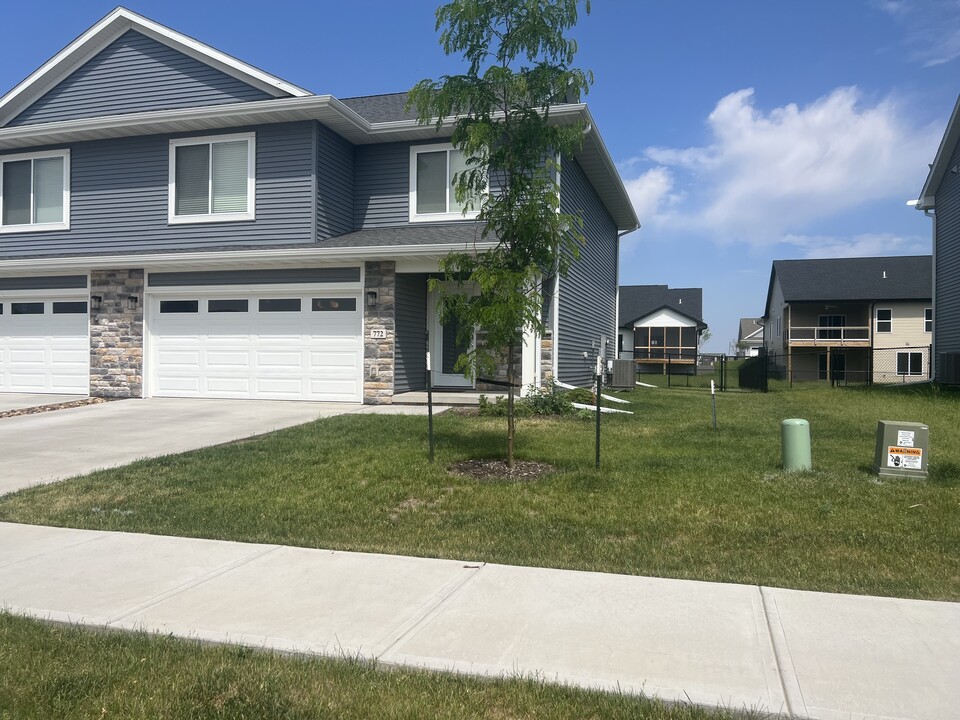 772 River Bend Ln in North Liberty, IA - Building Photo