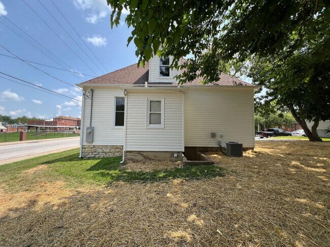 1 Garfield Ave in Union, MO - Building Photo - Building Photo