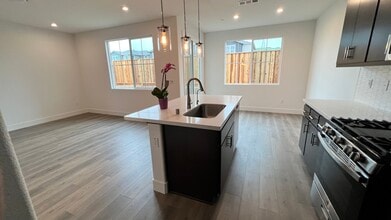 616 Whisper Ln in Pittsburg, CA - Building Photo - Building Photo