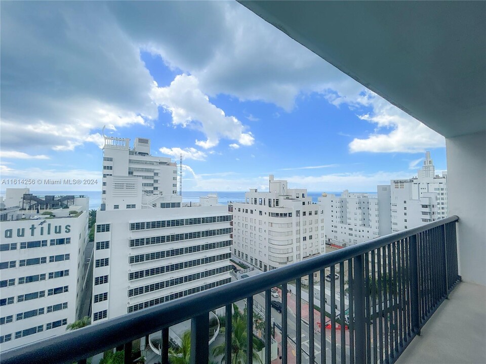 1800 Collins Ave, Unit 14C in Miami Beach, FL - Building Photo