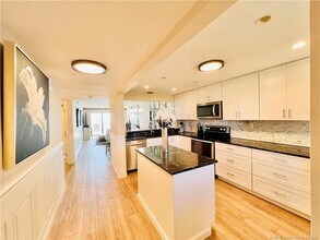 10044 S Ocean Dr in Jensen Beach, FL - Foto de edificio - Building Photo