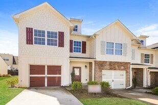 211 Riley Cir in Dawsonville, GA - Building Photo