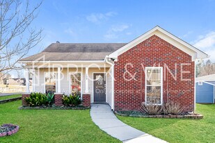 229 Saratoga Ln in Calera, AL - Building Photo