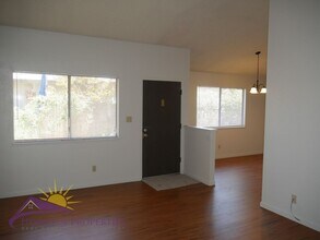 6826-6828 Klingon Ct in Sacramento, CA - Building Photo - Building Photo