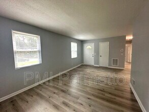 216 Saddlefield Rd in Columbia, SC - Foto de edificio - Building Photo