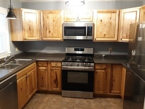 215 S Berry St in Stillwater, OK - Building Photo - Building Photo