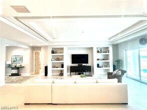 14319 Laguna Spgs Ln in Naples, FL - Foto de edificio - Building Photo