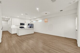 1405 E 33rd St, Unit A in Houston, TX - Foto de edificio - Building Photo