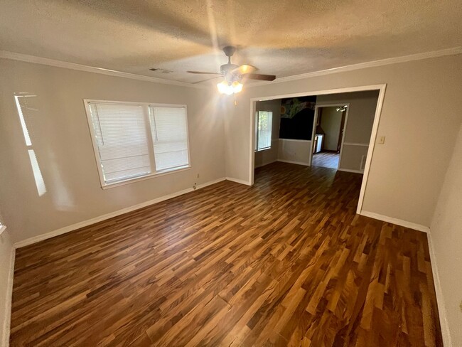 property at 1135 W Denver St