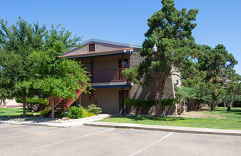 Deerfield Village Apartments in Lubbock, TX - Foto de edificio - Building Photo