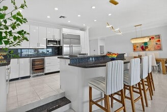 513 S Riverside Dr in Pompano Beach, FL - Building Photo - Building Photo