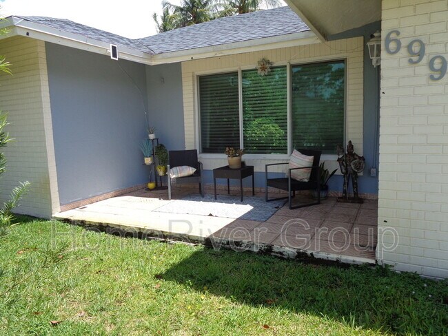 6990 NW 23rd St in Margate, FL - Foto de edificio - Building Photo