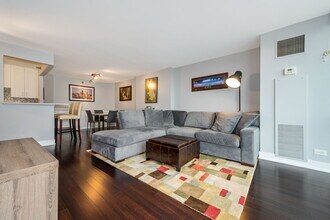 195 N Harbor Dr in Chicago, IL - Building Photo - Building Photo