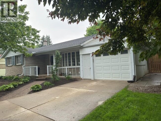 370 Greenbrook Dr in Kitchener, ON - Building Photo - Building Photo