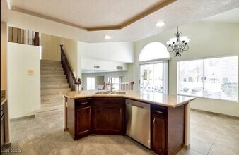 7517 Heather Knoll Cir in Las Vegas, NV - Building Photo - Building Photo